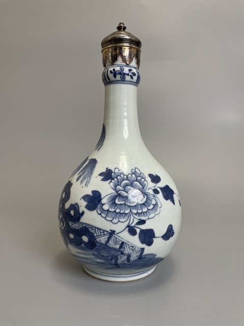 古玩陶瓷清雍乾 青花洞石牡丹紋蒜頭瓶拍賣,當前價格3500元