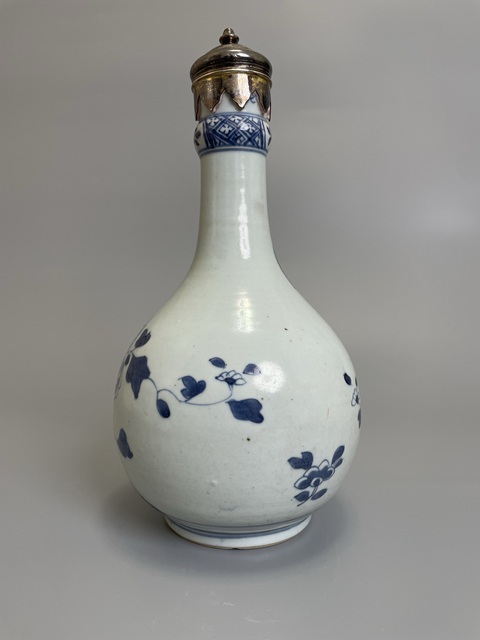 古玩陶瓷清雍乾 青花洞石牡丹紋蒜頭瓶拍賣,當前價格3500元