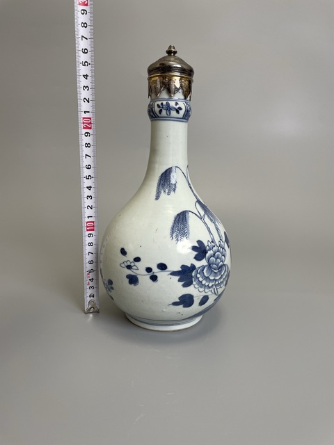古玩陶瓷清雍乾 青花洞石牡丹紋蒜頭瓶拍賣,當前價格3500元