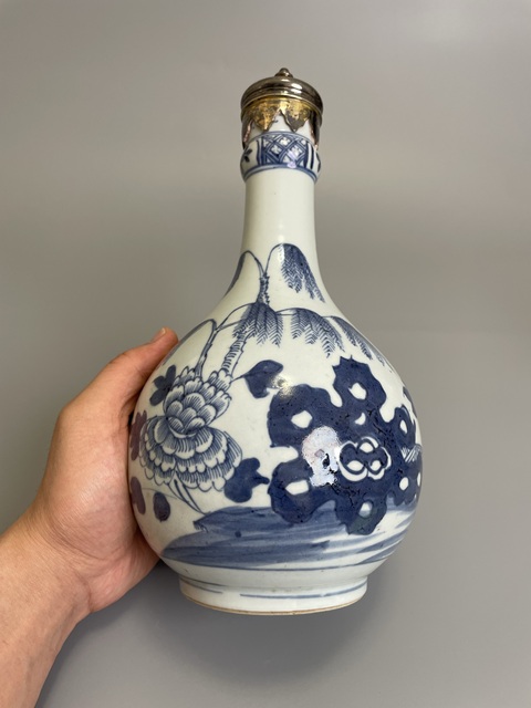 古玩陶瓷清雍乾 青花洞石牡丹紋蒜頭瓶拍賣,當前價格3500元