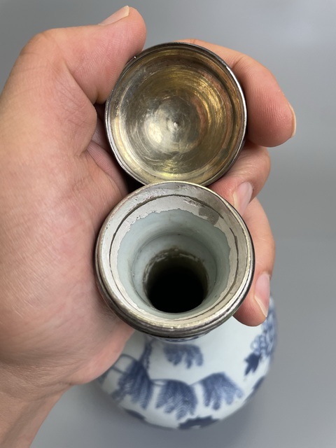 古玩陶瓷清雍乾 青花洞石牡丹紋蒜頭瓶拍賣,當前價格3500元