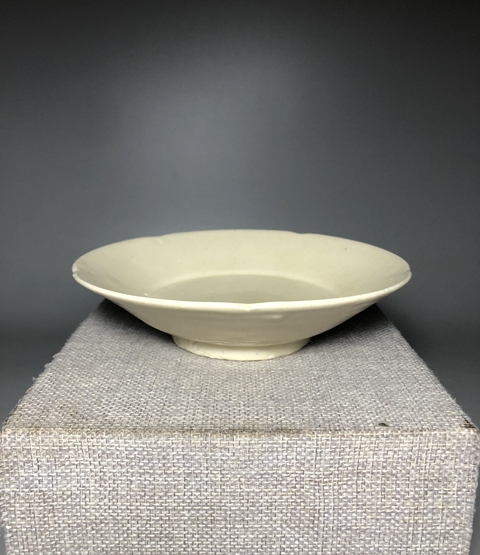 古玩陶瓷館藏級珍品五代十國【定窯】白釉葵口洗拍賣,當前價格2980元