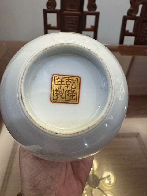 古玩陶瓷人物瓶真品鑒賞圖