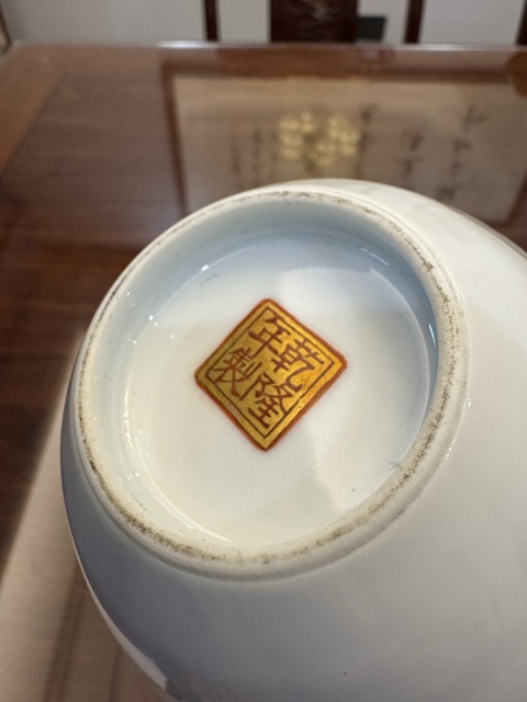 古玩陶瓷人物瓶真品鑒賞圖