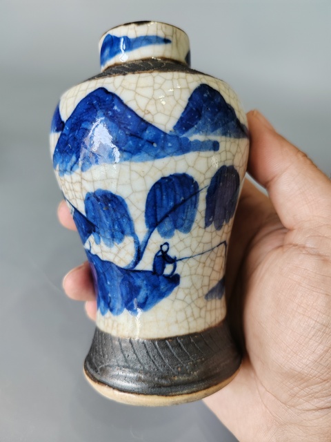 古玩陶瓷哥釉青花人物山水瓶拍賣,當(dāng)前價(jià)格650元