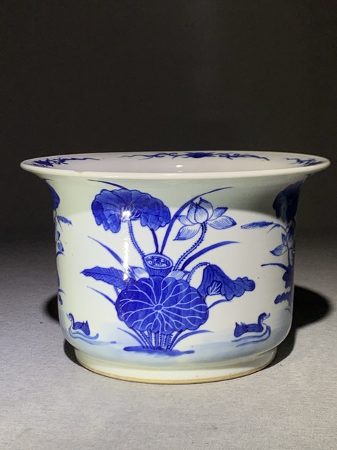 古玩陶瓷蓮池游禽滿池嬌青花花盆真品鑒賞圖