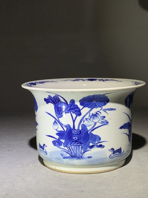 古玩陶瓷蓮池游禽滿池嬌青花花盆真品鑒賞圖