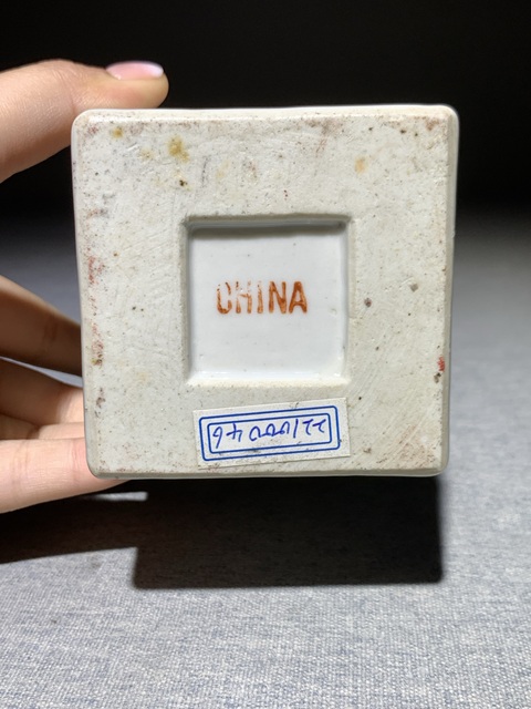 古玩陶瓷民國細路粉彩四季花卉紋天圓地方瓶幾乎全品拍賣,當前價格3600元