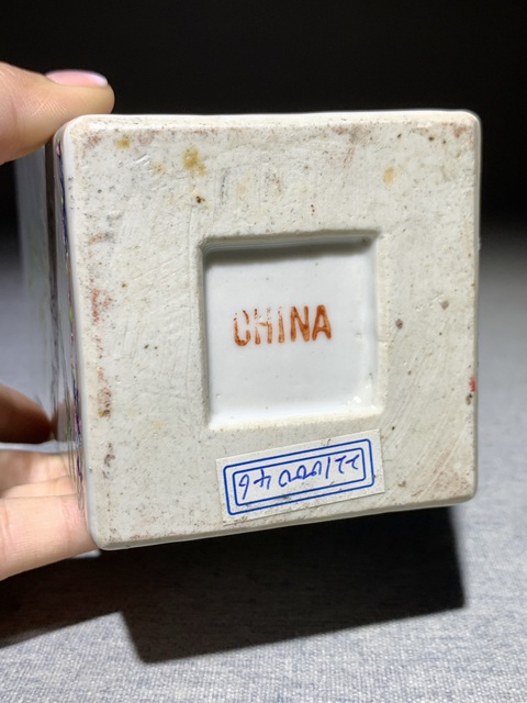 古玩陶瓷民國細路粉彩四季花卉紋天圓地方瓶幾乎全品拍賣,當前價格3600元