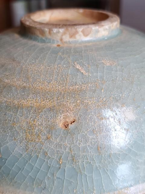 古玩陶瓷龍泉青瓷花卉紋碗真品鑒賞圖