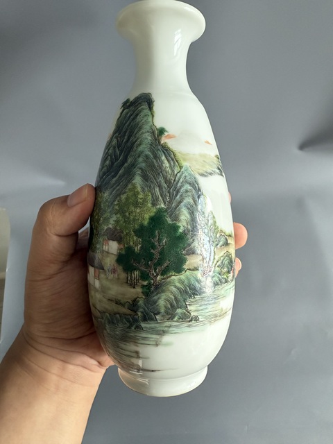 古玩陶瓷民國細(xì)路粉彩瓶真品鑒賞圖