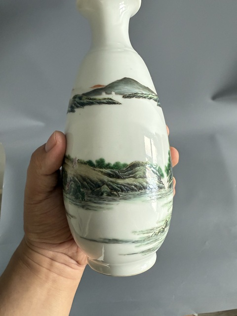 古玩陶瓷民國細(xì)路粉彩瓶真品鑒賞圖