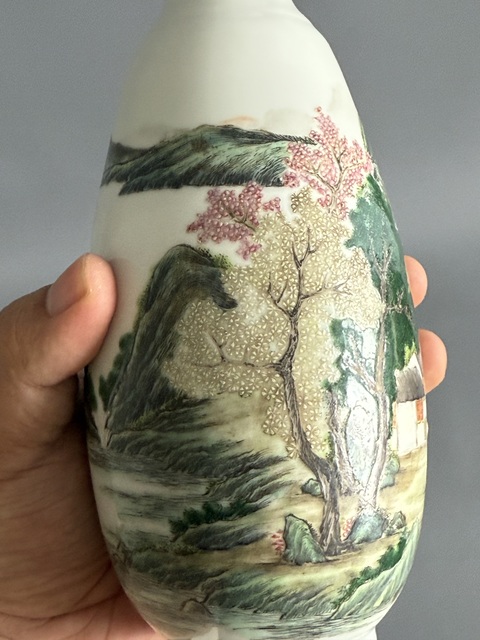 古玩陶瓷民國細(xì)路粉彩瓶真品鑒賞圖