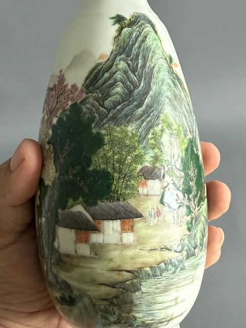 古玩陶瓷民國細(xì)路粉彩瓶真品鑒賞圖