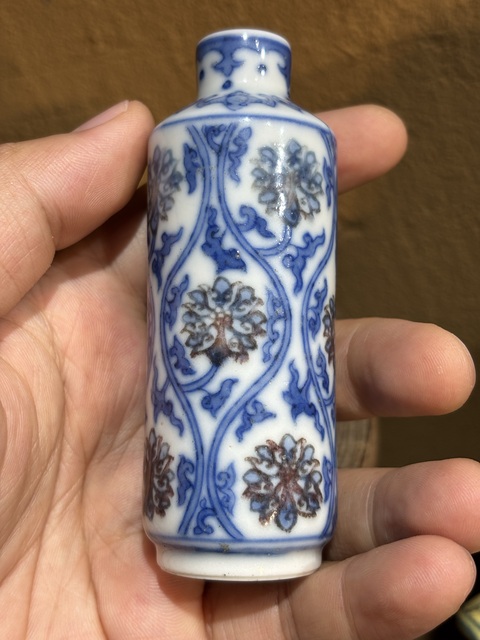 古玩陶瓷青花釉里紅花卉紋鼻煙壺，疑似復窯真品鑒賞圖