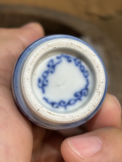 古玩陶瓷青花釉里紅花卉紋鼻煙壺，疑似復窯真品鑒賞圖
