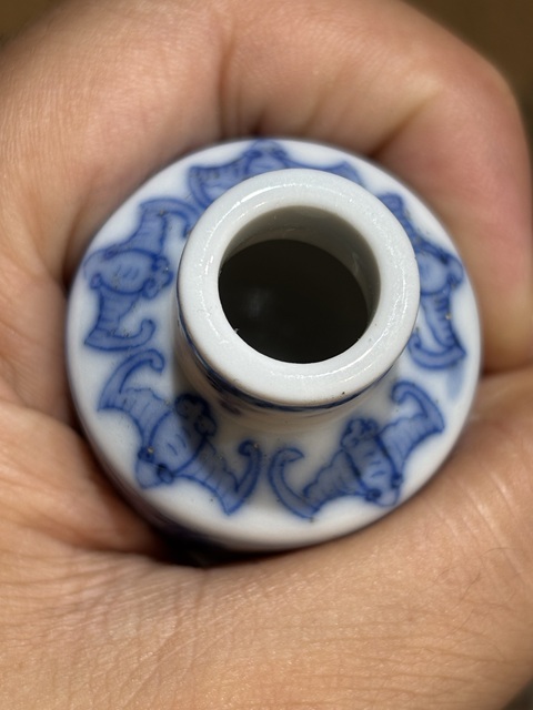 古玩陶瓷青花釉里紅花卉紋鼻煙壺，疑似復窯真品鑒賞圖