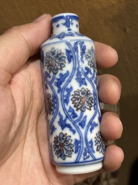 古玩陶瓷青花釉里紅花卉紋鼻煙壺，疑似復窯真品鑒賞圖