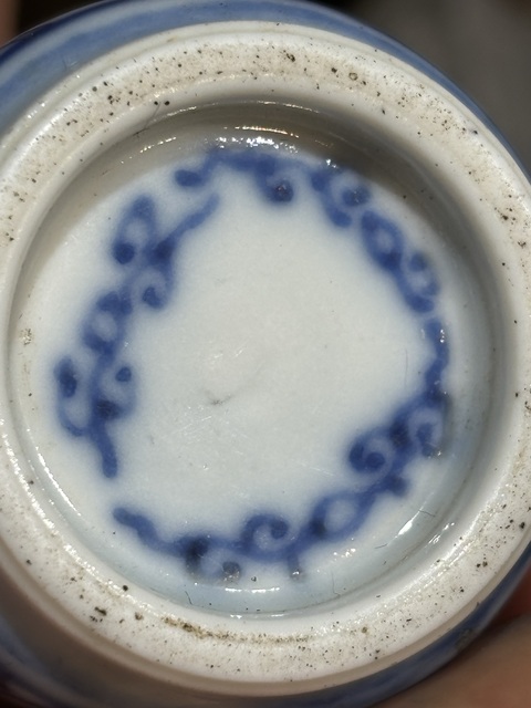 古玩陶瓷青花釉里紅花卉紋鼻煙壺，疑似復窯真品鑒賞圖