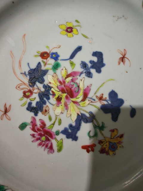 古玩陶瓷青花加彩花卉紋盤真品鑒賞圖