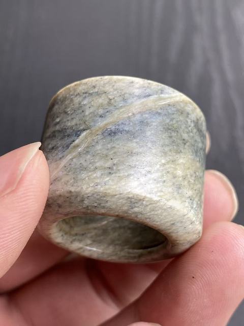 古玩玉器清代和田玉雕“素紋扳指”拍賣，當前價格9500元