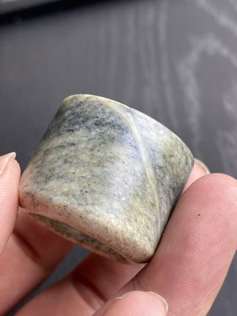 古玩玉器清代和田玉雕“素紋扳指”拍賣，當前價格9500元