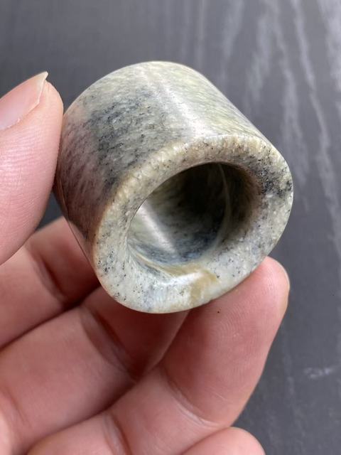 古玩玉器清代和田玉雕“素紋扳指”拍賣，當前價格9500元