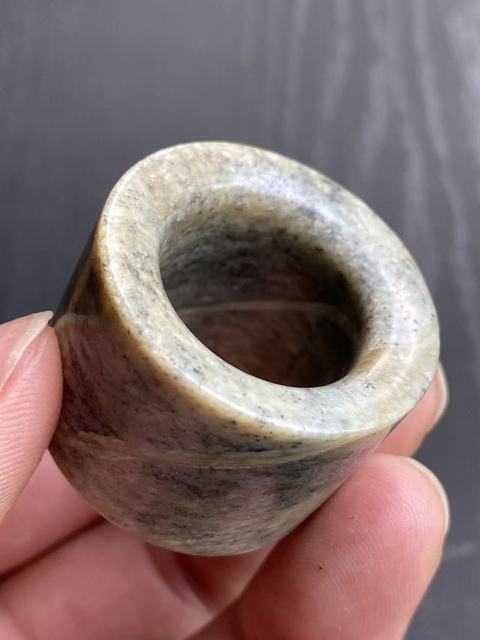 古玩玉器清代和田玉雕“素紋扳指”拍賣，當前價格9500元