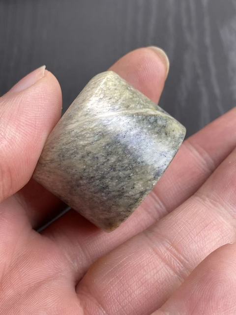 古玩玉器清代和田玉雕“素紋扳指”拍賣，當前價格9500元