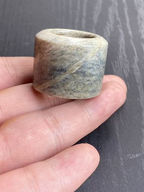 古玩玉器清代和田玉雕“素紋扳指”拍賣，當前價格9500元