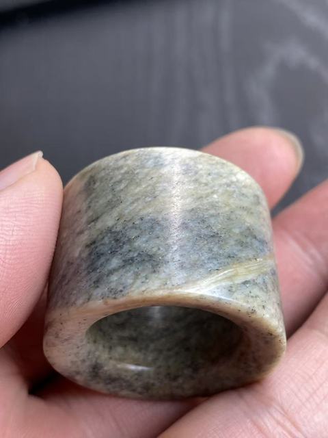 古玩玉器清代和田玉雕“素紋扳指”拍賣，當前價格9500元