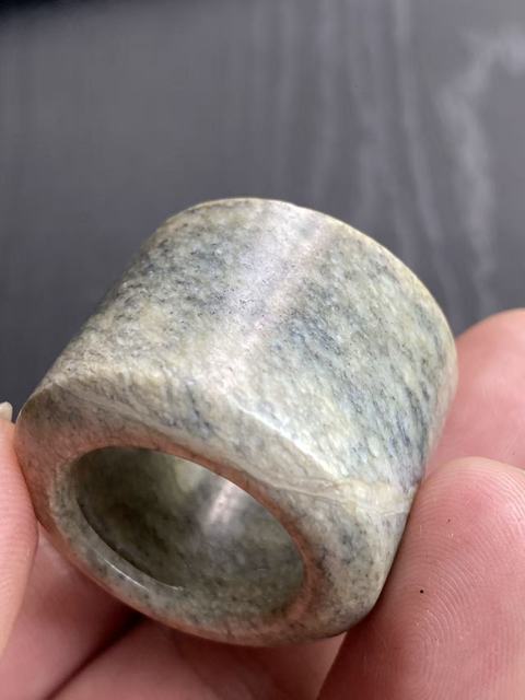 古玩玉器清代和田玉雕“素紋扳指”拍賣，當前價格9500元