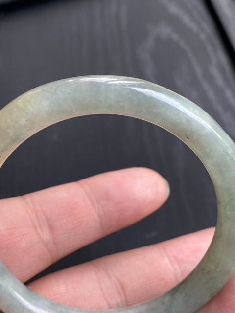 古玩玉器清代淺黃翡飄藍(lán)花天然翡翠手鐲拍賣,當(dāng)前價(jià)格11000元