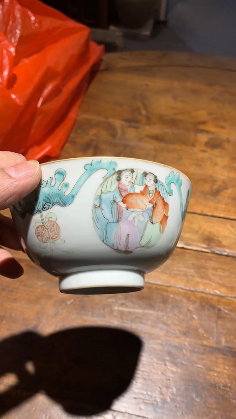 古玩陶瓷粉彩和合二仙圖茶碗真品鑒賞圖