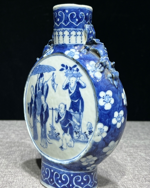 古玩陶瓷青花抱月瓶真品鑒賞圖