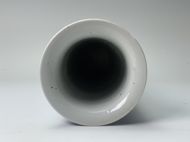 古玩陶瓷清晚期·青花留白冰梅紋筒瓶拍賣，當前價格190元