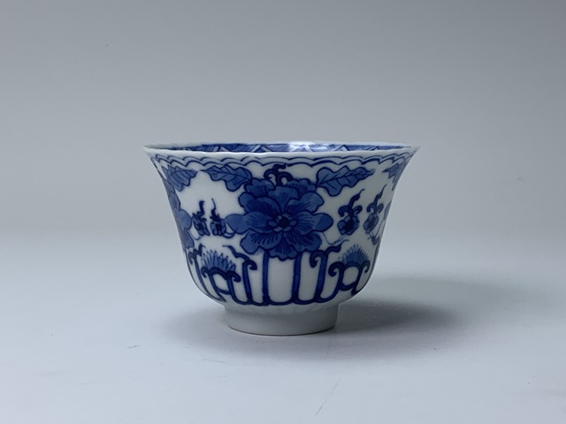 古玩陶瓷清晚期·青花花卉紋杯真品鑒賞圖