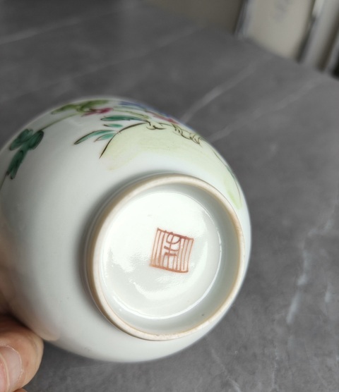 古玩陶瓷粉彩花卉紋花口碗真品鑒賞圖