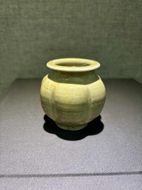 古玩陶瓷瓜棱罐拍賣,當前價格2200元