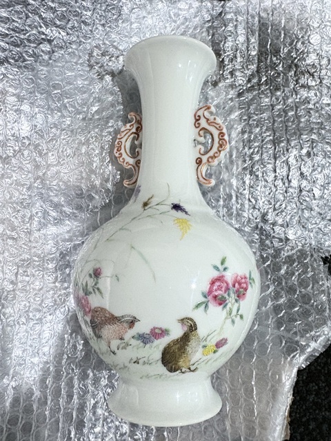 古玩陶瓷粉彩安居樂(lè)業(yè)圖撇口瓶真品鑒賞圖