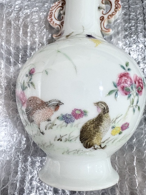 古玩陶瓷粉彩安居樂(lè)業(yè)圖撇口瓶真品鑒賞圖