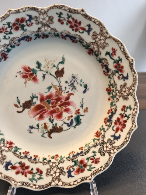 古玩陶瓷粉彩折枝花卉紋花口盤真品鑒賞圖
