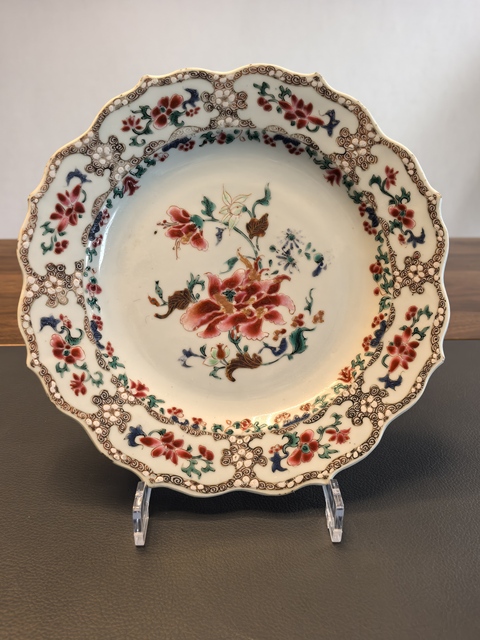 古玩陶瓷粉彩折枝花卉紋花口盤真品鑒賞圖
