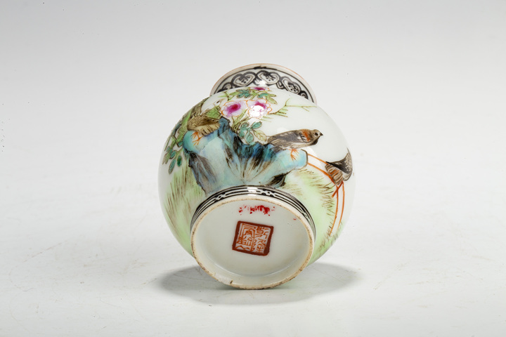 古玩陶瓷民國·粉彩花鳥紋薄胎小瓶拍賣,當(dāng)前價格0元