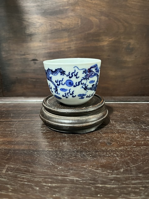 古玩陶瓷龍紋青花臥足杯真品鑒賞圖