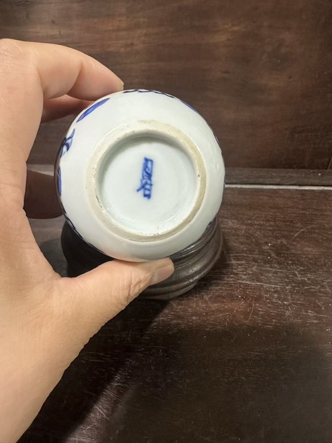 古玩陶瓷龍紋青花臥足杯真品鑒賞圖