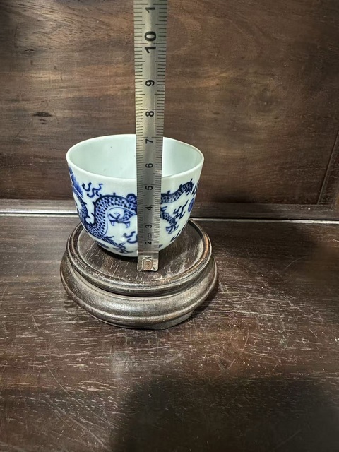 古玩陶瓷龍紋青花臥足杯真品鑒賞圖