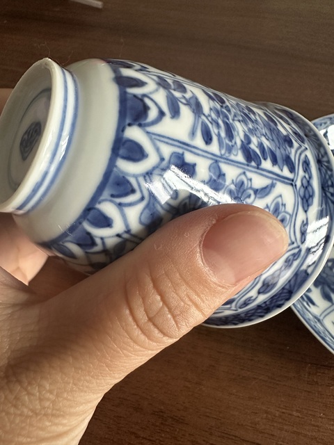 古玩陶瓷康熙·青花開窗花卉紋杯碟一套 真品鑒賞圖