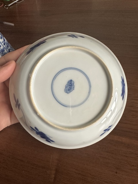 古玩陶瓷康熙·青花開窗花卉紋杯碟一套 真品鑒賞圖