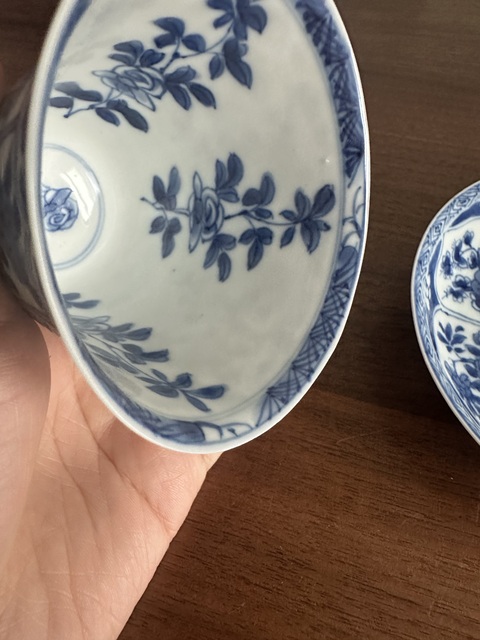 古玩陶瓷康熙·青花開窗花卉紋杯碟一套 真品鑒賞圖
